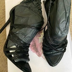 Jessica Simpson black Zeta sandals